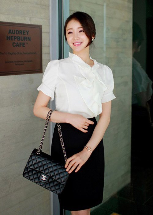 Mách nàng công sở chọn trang phục xóa tan mặc cảm ngực bé