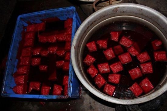 Cảnh chế biến 'tiết vịt' chứa độc tại Trung Quốc