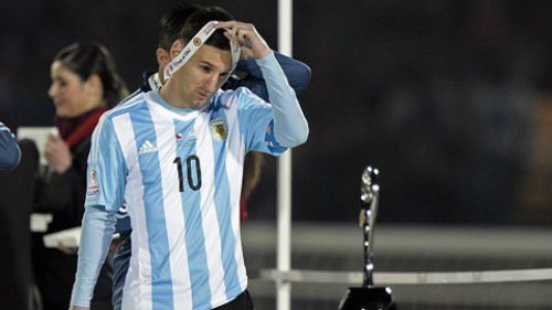 Messi bị đòi tước băng đội trưởng Argentina