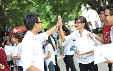 Hai ngày chấm thi THPT: Ít điểm tối đa, nhiều trung bình