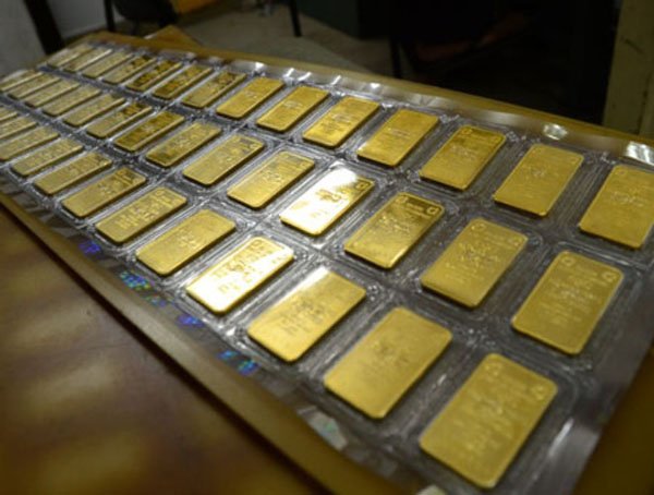 Sụt mạnh, giá vàng lùi về sát 34 triệu đồng/lượng