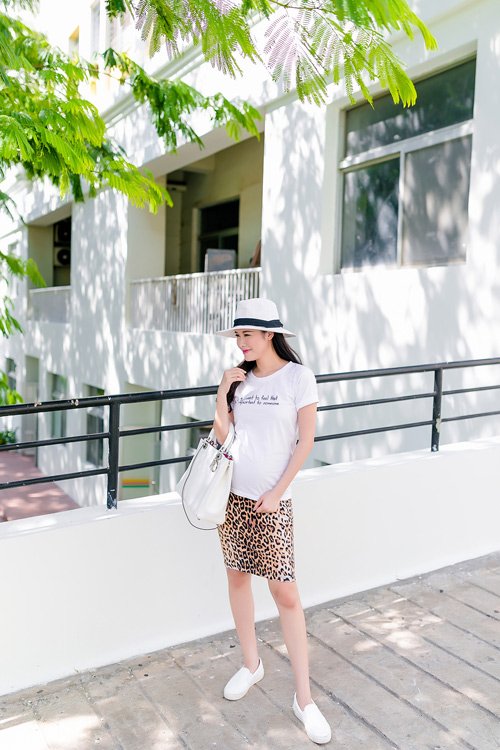 Thời trang bầu bí đẹp mê ly của vợ Đăng Khôi