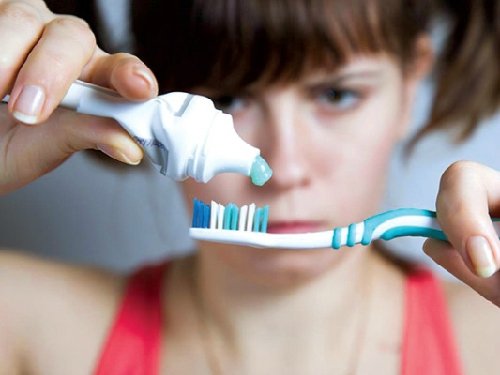 Buồn nôn khi đánh răng: Dấu hiệu nhiều bệnh nguy hiểm?