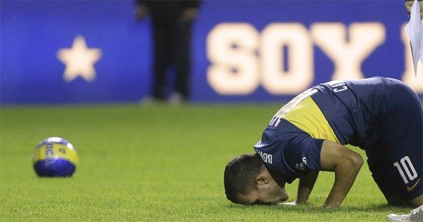 Hàng vạn người chào đón Tevez hồi hương khoác áo Boca Juniors