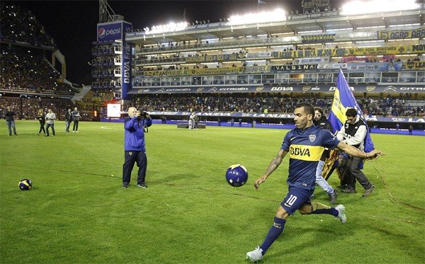 Hàng vạn người chào đón Tevez hồi hương khoác áo Boca Juniors