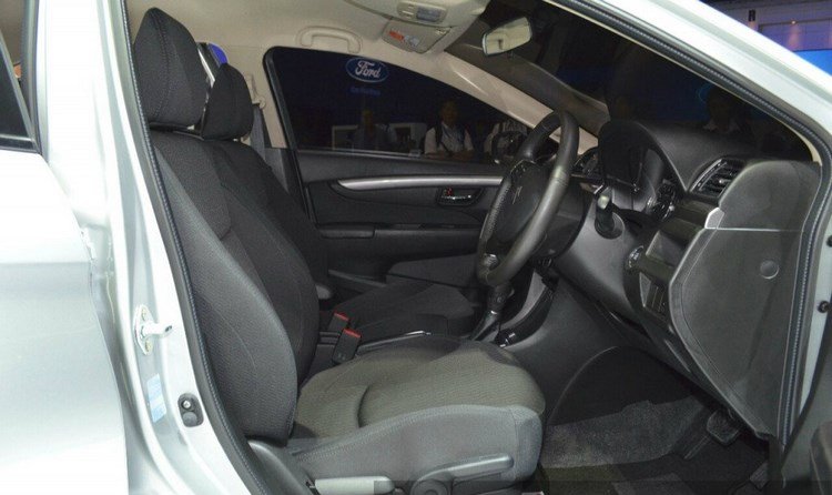 Suzuki Ciaz giá 311 triệu đồng hợp với dân văn phòng