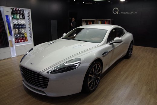 Aston Martin Rapide S có giá khởi điểm khoảng 596.000 USD