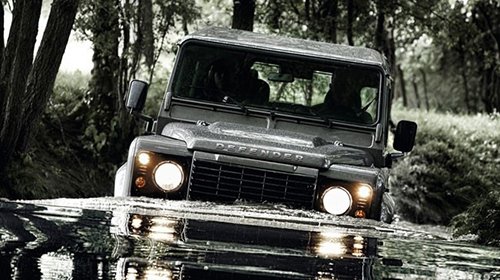 Chưa hết "hot", Land Rover Defender được kéo dài sản xuất