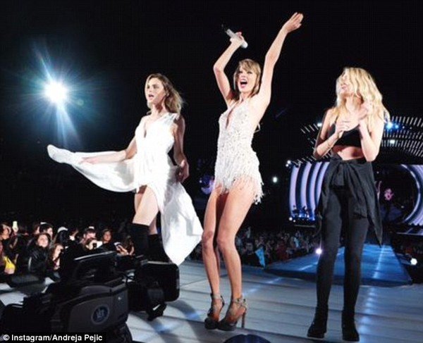 Taylor Swift chuẩn bị ra mắt dòng thời trang tự thiết kế