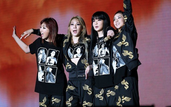 Giữa cơn lũ girlgroup, fan “hóng” 2NE1 tái xuất