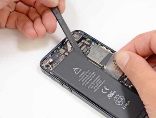 2/3 người dùng không biết iPhone có thể thay pin
