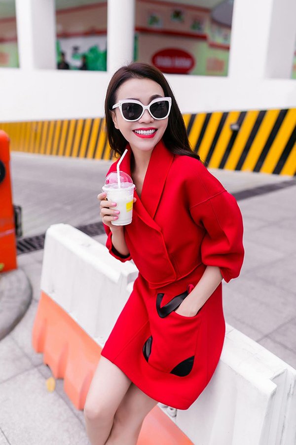 Trà Ngọc Hằng đón đầu xu hướng thu đông khi xuống phố