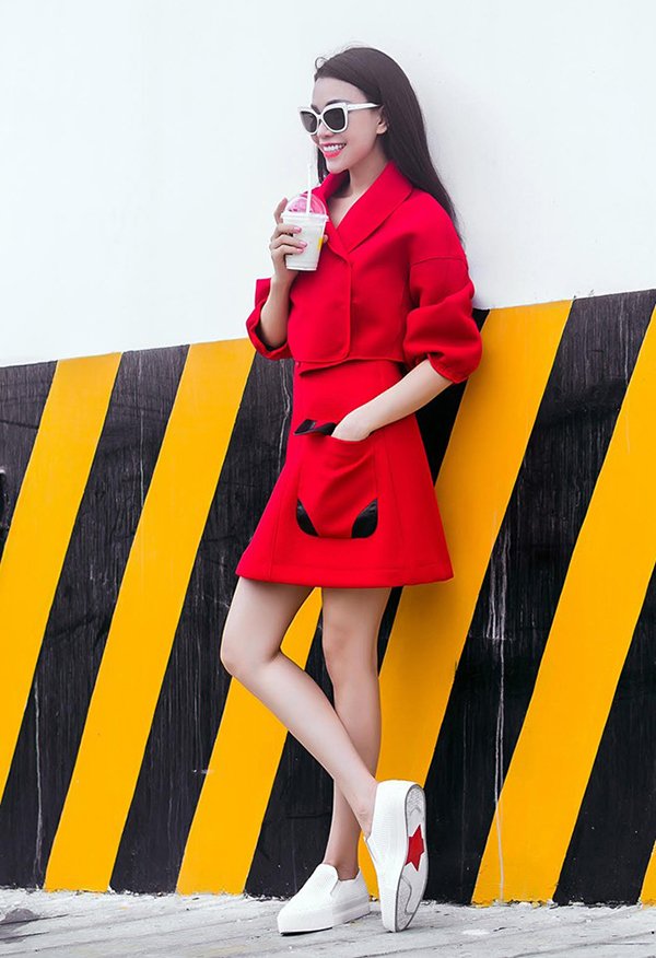 Trà Ngọc Hằng đón đầu xu hướng thu đông khi xuống phố