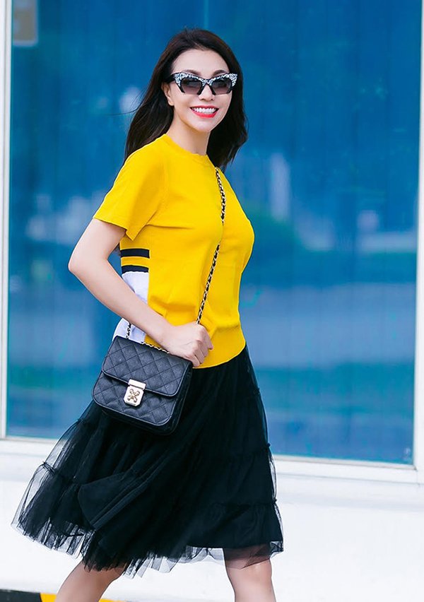 Trà Ngọc Hằng đón đầu xu hướng thu đông khi xuống phố