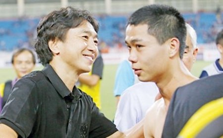 HLV Toshiya Miura: Tại sao cứ là Công Phượng?