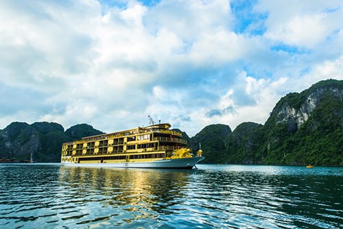 Golden Cruise rồng vàng tọa lạc trên vịnh Hạ Long