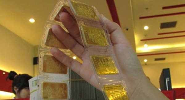Giá vàng sụt mạnh, còn 32,8 triệu đồng/lượng