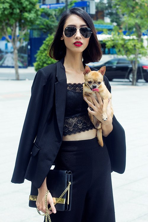 Street style năng động, thanh lịch của Chà Mi và Hằng Nguyễn