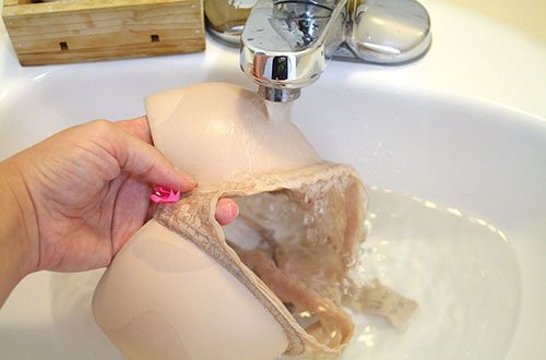 Mẹo thời trang hữu ích: 7 bước giặt áo ngực bằng tay đúng cách
