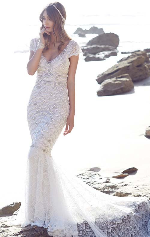 Váy voan ren mềm nhẹ cho đám cưới ở biển
