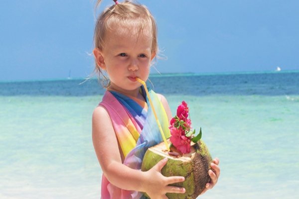 Lợi ích tuyệt vời của nước dừa tươi với trẻ nhỏ