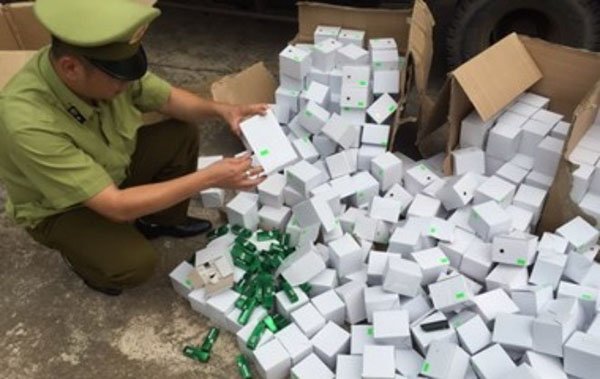 Gần 6.000 thỏi son môi giả nhập lậu bị tịch thu tại Quảng Ninh