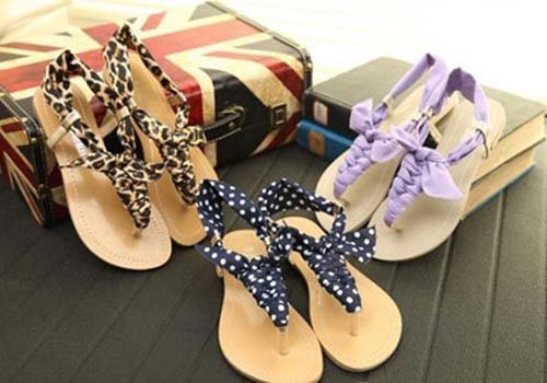 Cách diện sandal vải lãng mạn đón Thu sang