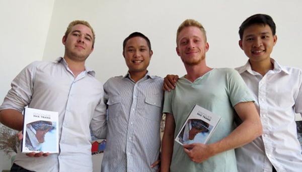 5 chàng ngoại quốc làm tạp chí Discover Nha Trang