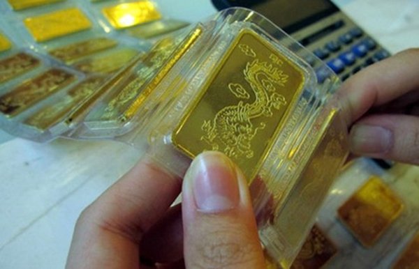 Vàng trong nước vẫn đắt hơn thế giới xấp xỉ 4 triệu đồng/lượng
