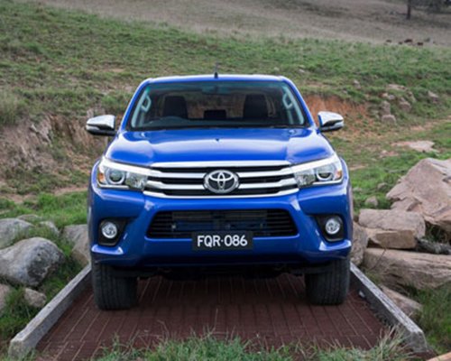 Toyota Việt Nam sắp trình làng bán tải Hilux hoàn toàn mới