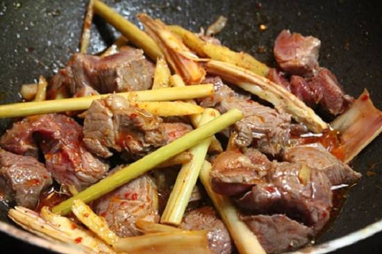 Thịt bò xào sả ớt