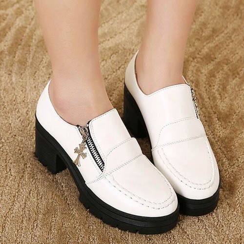 Giày platform sành điệu, tôn dáng hiệu quả cho cô nàng 'nấm lùn'