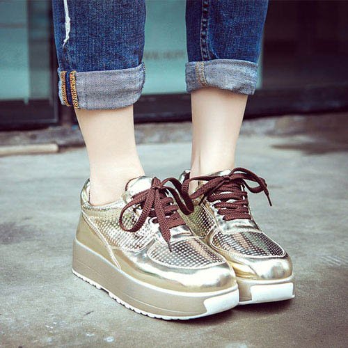 Giày platform sành điệu, tôn dáng hiệu quả cho cô nàng 'nấm lùn'