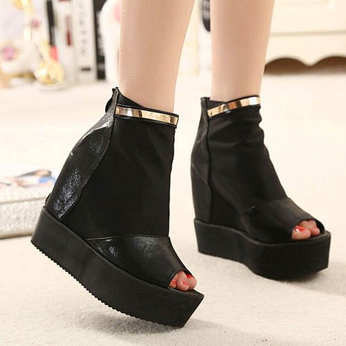 Giày platform sành điệu, tôn dáng hiệu quả cho cô nàng 'nấm lùn'