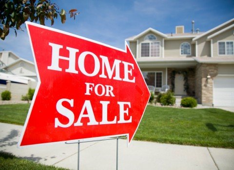 Có dưới 2 tỷ, nên mua nhà hay chung cư?