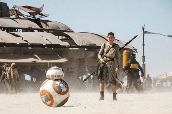 "Star Wars: The Force Awakens" hé lộ những hình ảnh thú vị đằng sau hậu trường