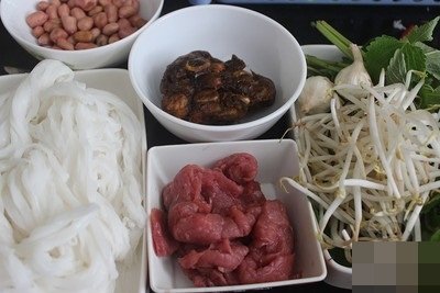 Phở trộn kiểu mới cho bữa trưa đủ chất ngon miệng