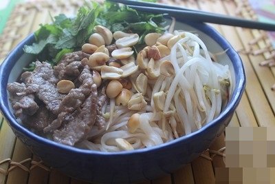 Phở trộn kiểu mới cho bữa trưa đủ chất ngon miệng