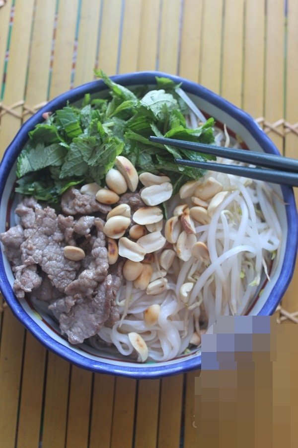 Phở trộn kiểu mới cho bữa trưa đủ chất ngon miệng