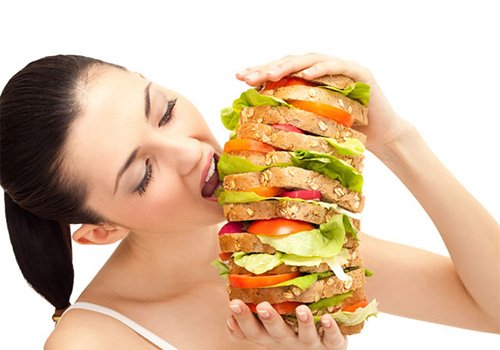 Sai lầm khi ăn uống khiến bạn vừa xấu vừa tăng cân