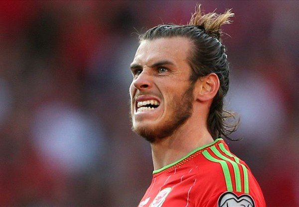 Đối phương "phù phép" khiến Gareth Bale sút bóng lên trời