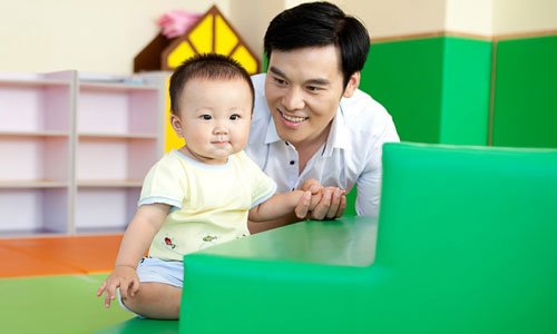 Mẹo “ít biết” nuôi con thông minh từ khi sơ sinh