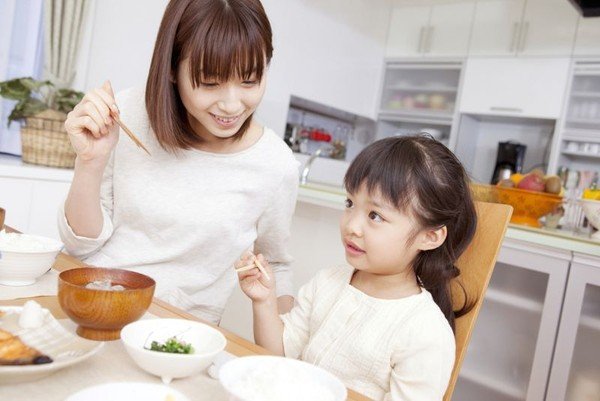 Học cách khen con "chuẩn" của mẹ Nhật