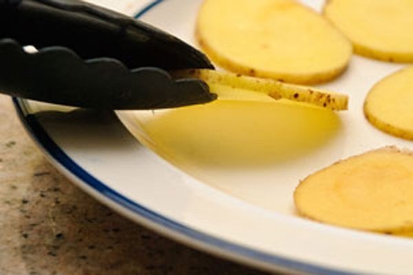 Cách làm snack khoai tây bằng lò vi sóng cho bé dịp trung thu