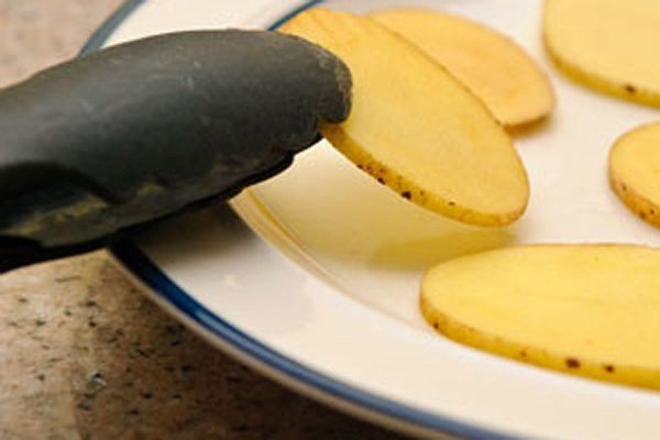 Cách làm snack khoai tây bằng lò vi sóng cho bé dịp trung thu