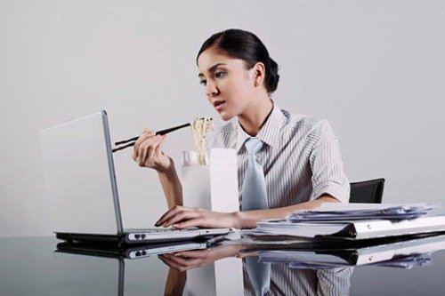 7 dấu hiệu cho thấy công việc đang giết chết hôn nhân