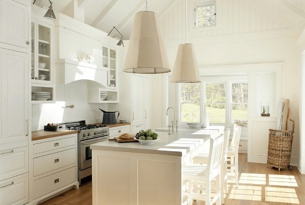 Nhà bếp đẹp hiện đại và tiện lợi hơn với đảo bếp màu trắng