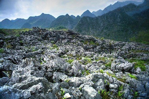 Bãi đá Mặt trăng trên cao nguyên đá Hà Giang