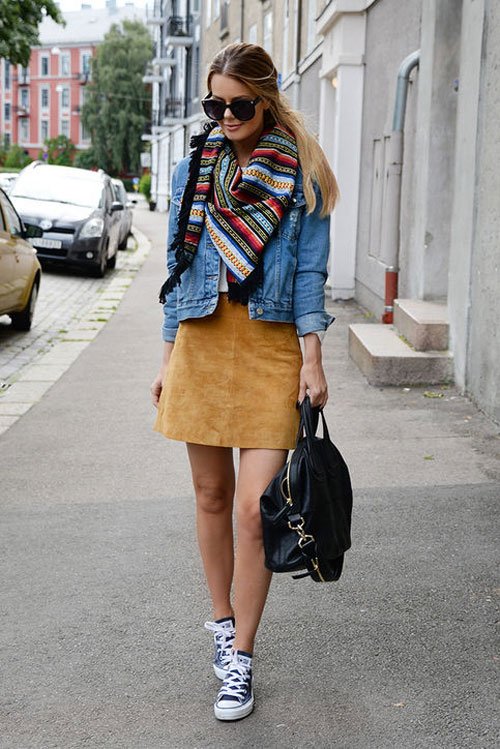 "Đánh thức" mùa thu với chân váy da lộn