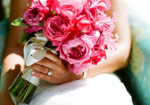 Chọn hoa cưới màu sắc theo tính cách cô dâu